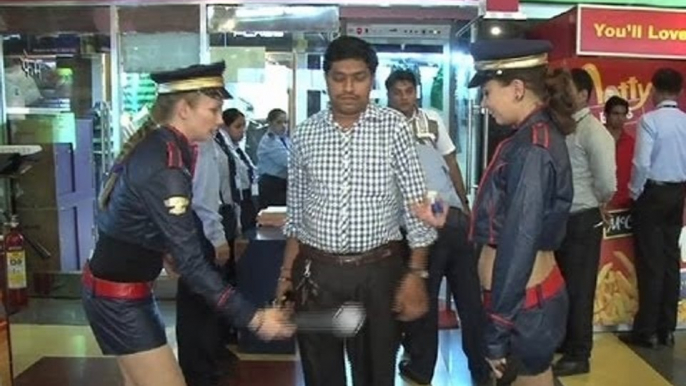 Naughty Women Checking Public At The Mall - Kyaa Super Kool Hain Hum
