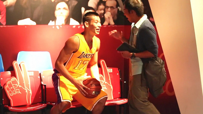 HILARIOUS Jeremy Lin Wax Museum PRANK! | What's Trending Now!