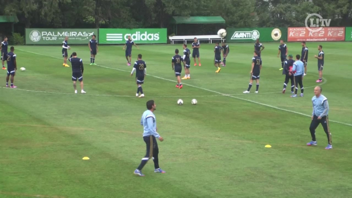 Dorival Júnior 'tira onda' em treino do Palmeiras