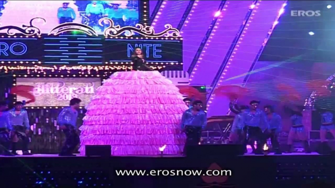 Arjun Kapoor & Parineeti Chopra Perform On New Year-u0027s Eve