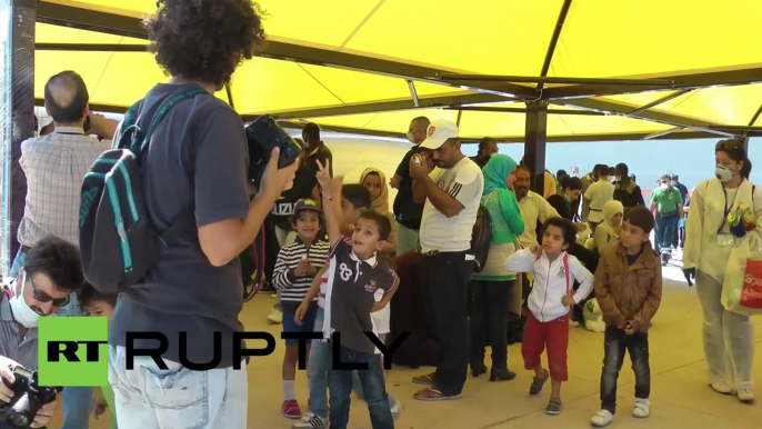 Italy: Hundreds of African migrants arrive in southern Italy