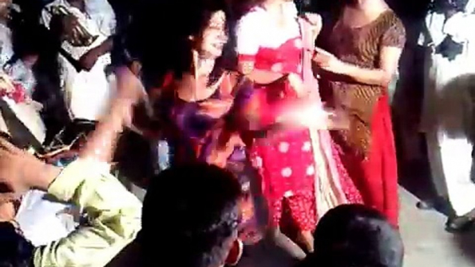 Pakistani Wedding Dhol Dance