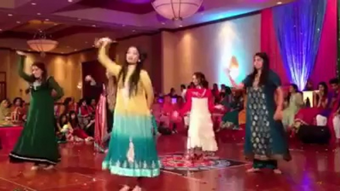 Maryam Nawaz Dance in Wedding