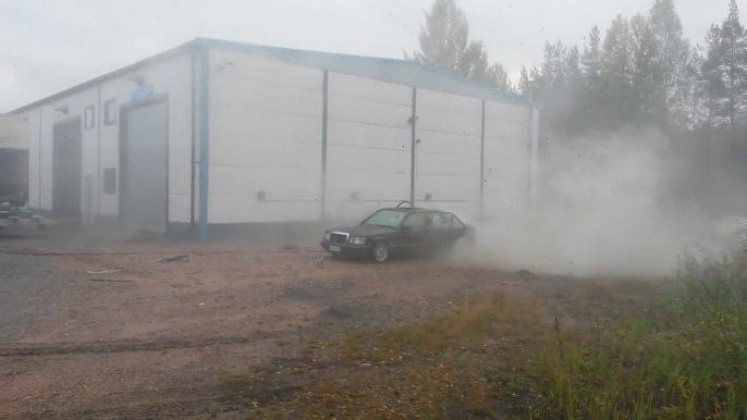 Nettoyer un Mercedes Benz 190 avec Hammelmann : 1000bar de pression = voiture morte!