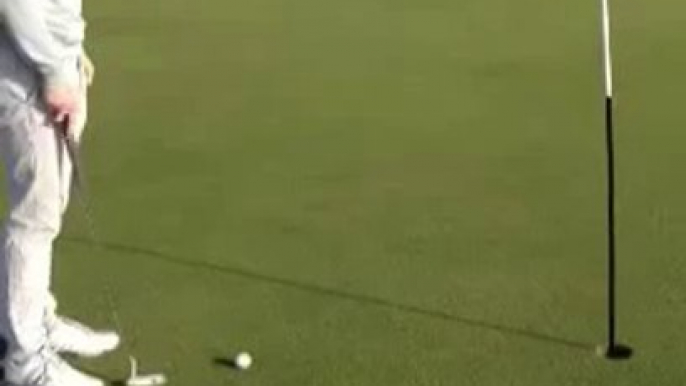 Un putt de dingue : trick énorme en golf!