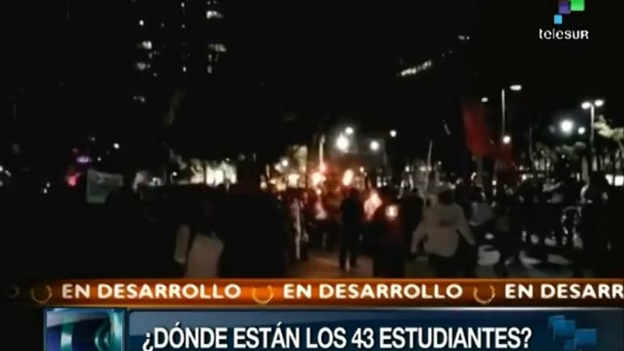 Mexicanos exigen con marchas al gobierno la aparición de normalistas