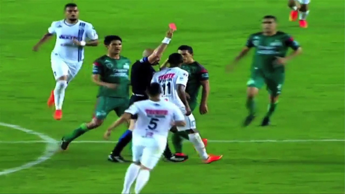 Football player looses his mind! Gets red card, then punches opponent! Berzerker moe activate...