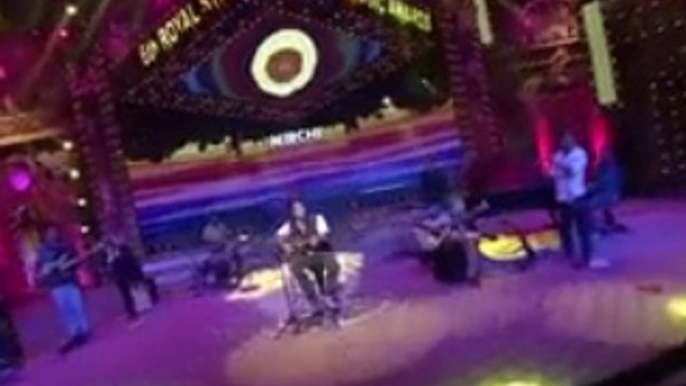 Arijit Singh with his soulful performance - Video Dailymotion