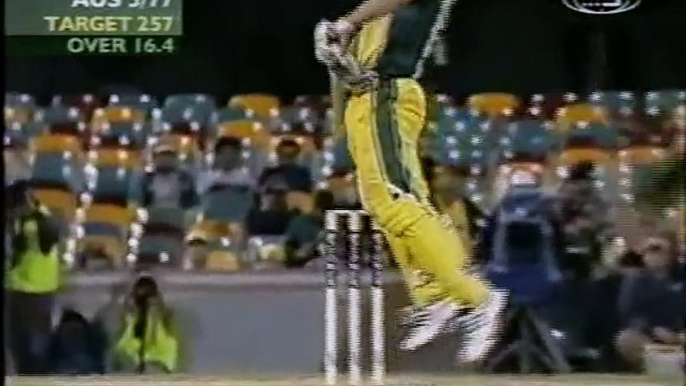 Shoaib Akhtar BRUTAL BOUNCER to Shane Watson 2002 GABBA - YouTube