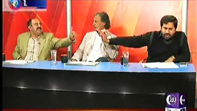 Intensive Fight between Fayyaz-ul-Hassan Chohan and Fazal Khan in a Live Show