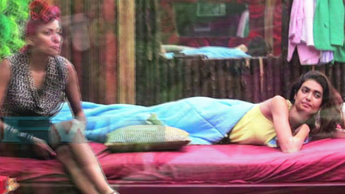 'Bigg Boss 8' SHOCKER Diandra Soares, Gautam Gulati Lock Lips in Front of Other Contestants_FWF