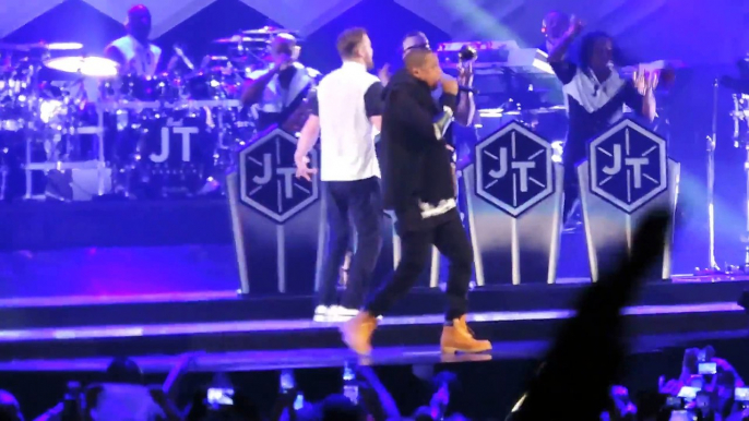 Beyoncé et Taylor Swift dansent au concert de Justin Timberlake & Jay Z - Holy Grail (Live at Barclays Center)