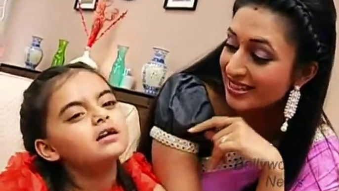 Ishita and Ruhi Makes Fun On The Set of Star Plus Tv Serial Yeh Hai Mohabbatein - By BollywoodFlashy