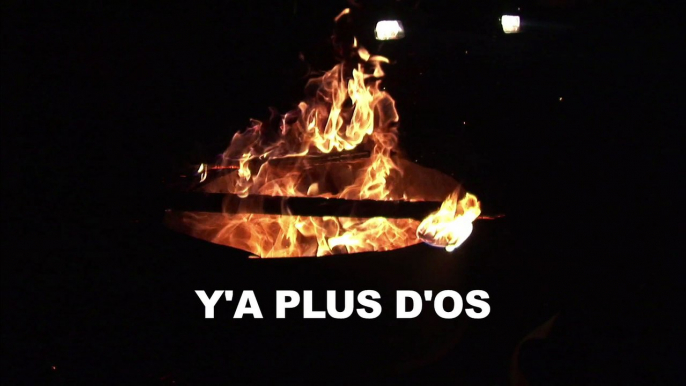 "Y a plus d'os" de Jean-Charles Hue (2006)