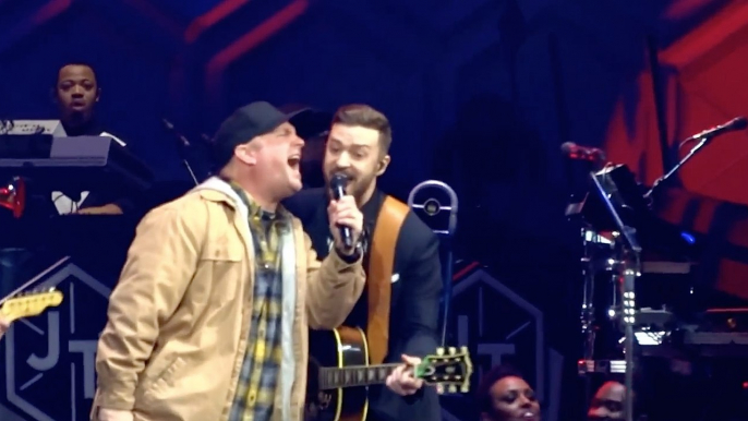 Justin Timberlake Sings With Garth Brooks "Friends In Low Places" On Stage