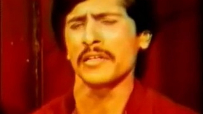 Young Attaullah Khan Esa Khelvi Bewafa Yoon tera  بے وفا یوں تیرا مسکرانا