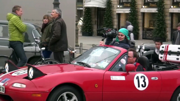 La traversée de Paris 2015 de Vincennes en Anciennes c'est parti depuis le Château de Vincennes