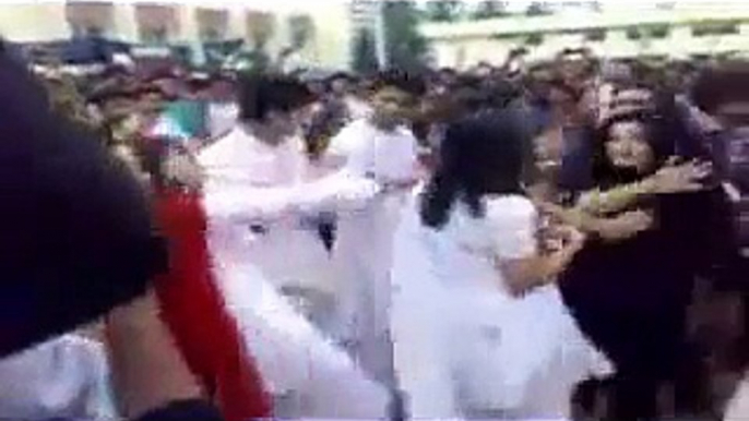 pakistani girls dance basant modren sexy phudi babes from defence Video - Video Dailymotion_2