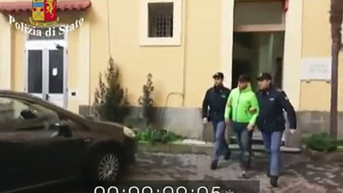 Caserta - Taxi utilizzato come corriere della droga, 5 arresti. Coinvolto poliziotto (19.01.15)