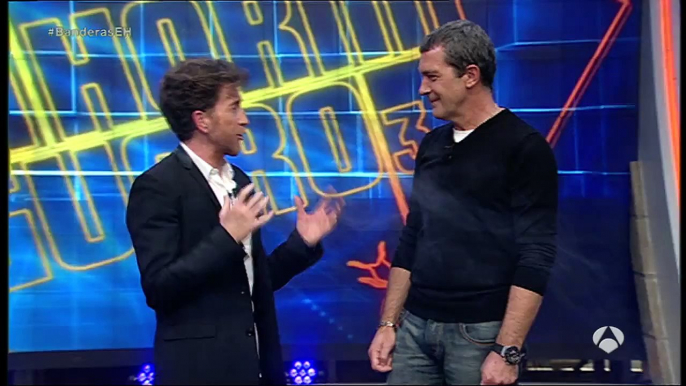 Antonio Banderas y Pablo Motos hacen una versión de la canción del Mariachi en El Hormiguero 3.0