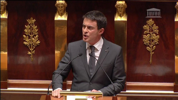 Valls dénonce devant l'Assemblée nationale Dieudonné, "prédicateur de la haine"