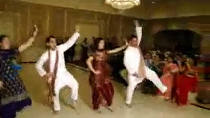 Bhangra (Beautiful Punjabi Folk Dance) Performed by Sharma Family at Babbu's wedding.3gp