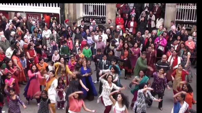 Bollywood flashMOB IN UK DIWALI PARADE 2014-INDIA WAALE