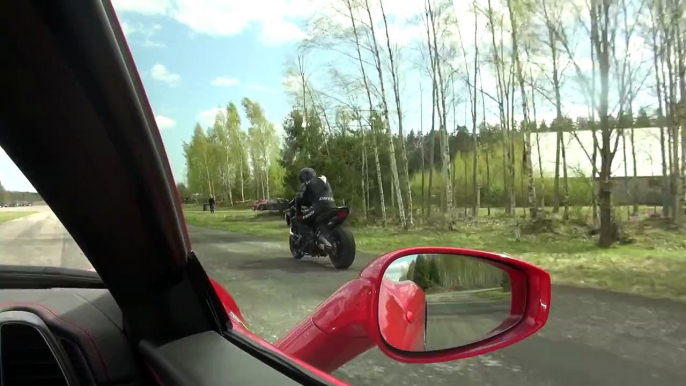 Crazy Race : Ferrari 458 Italia vs Suzuki Hayabusa Turbo 298 WHP - car vs bike