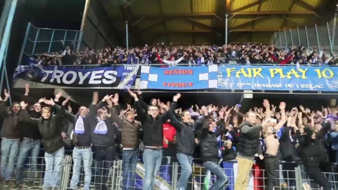 [AJA 0-1 ESTAC] Communion entre les joueurs et leurs supporters