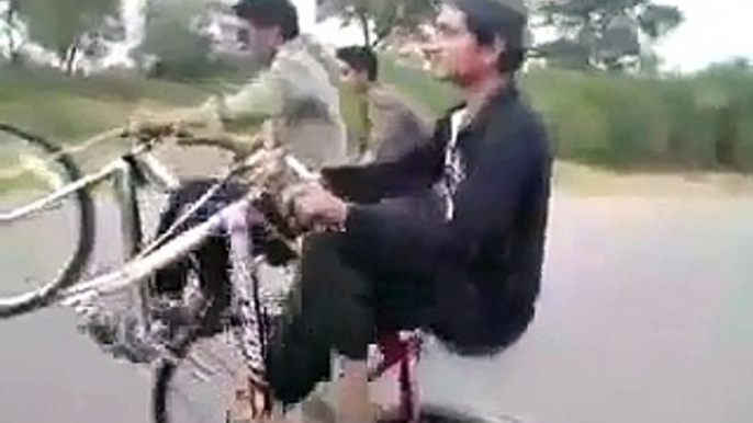 Dangerous Wheeling without Tyre Must Watch Pakistani funny clips 2017 new funny videos | funny clips | funny video clips | comedy video | free funny videos | prank videos | funny movie clips | fun video |top funny video | funny jokes videos | funny jokes