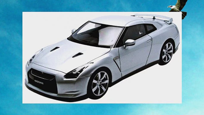 2009 Nissan GT-R diecast model race car 1:18 die cast by AUTOart - Silver 77386