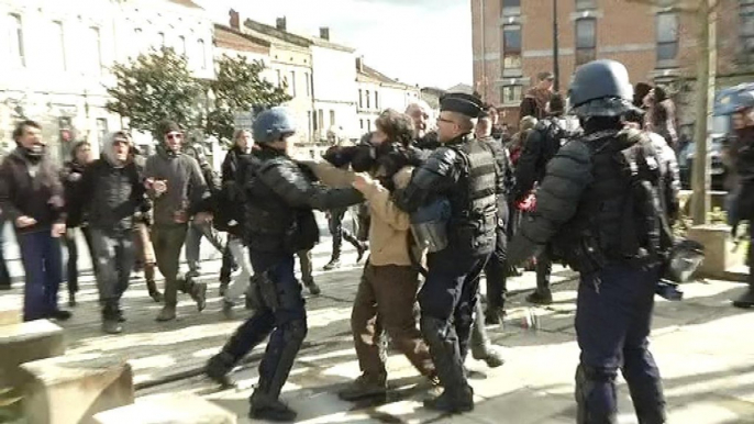 Barrage de Sivens: des débordements à Gaillac lors d'une marche des opposants