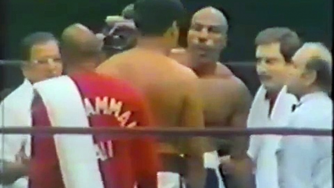 Muhammad Ali rubbing Earnie Shavers bald head for good luck before the fight