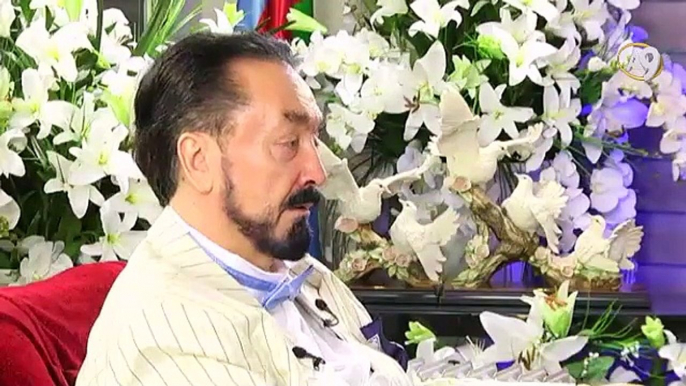 Adnan Oktar - Il n'y a pas de voile dans le Coran