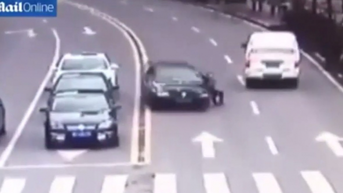 Man is Dragged at 50 MPH while Hanging On for Life in the Street