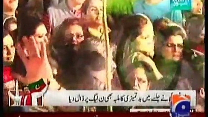 Lahore PTI Women workers attacked by Imran Khan Party workers