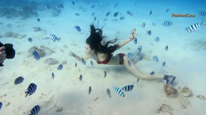 Photographers UNDERWATER OCEAN Photographer Mick Gleissner with Candice