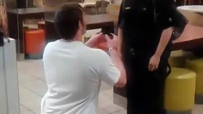 Guy Proposes To His Girlfriend At McDonalds : True Love