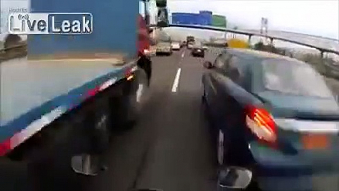 LiveLeak - Crazy biker drives through traffic jam at high speed