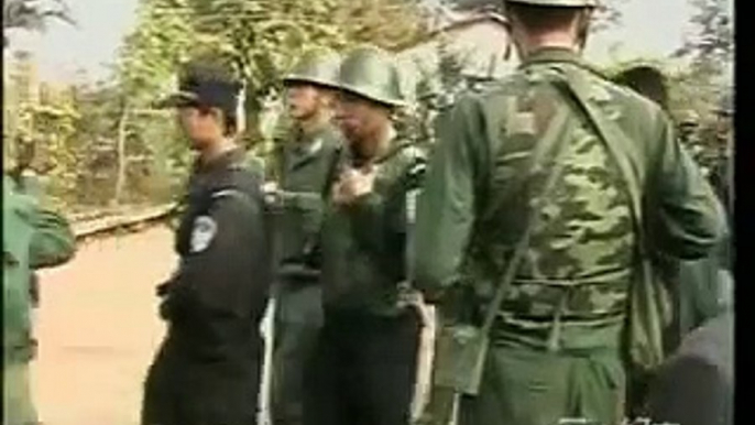 Vietnamese armed drug traffickers and armed police fighting drug trafficking in China越南武装贩毒人员与中国缉毒武警枪战