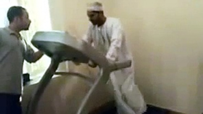 Arab on Treadmill - Most Funny Comedy Video Clips for laughs !!