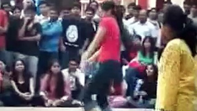 Indian College Girls Dancing bollywood dance moves