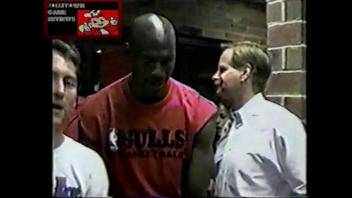 1993 MICHAEL JORDAN PLAYS PICKUP BASKETBALL GAME AT HIS BASKETBALL CAMP ELMHURST COLLEGE RARE FOOTAGE/1993 MICHAEL JORDAN JEUX PICKUP BASKETBALL GAME A SES FILMS RARE CAMP DE BASKET ELMHURST COLLEGE