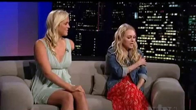 AnnaSophia Robb and Bethany Hamilton in Tavis Smiley Show (02.04.2011) Teil 1