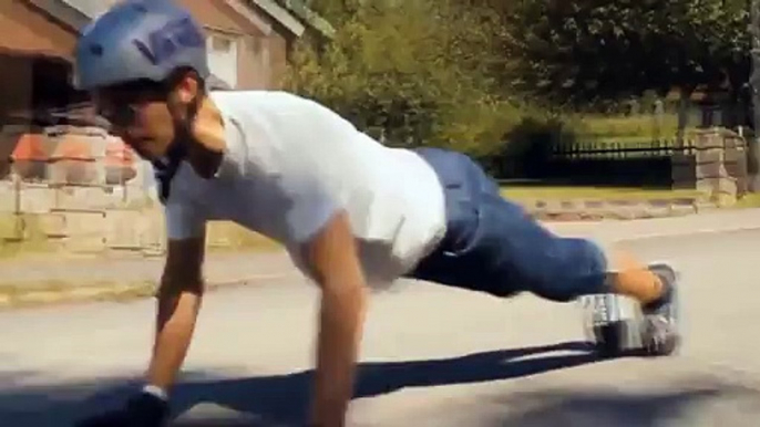 Un rider évite une chute en Skateboard avec beaucoup de classe...