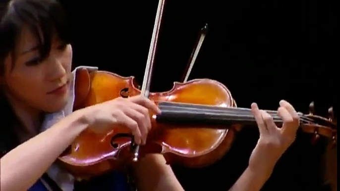 Arabella Steinbacher & Akiko Suwanai - J. S. Bach : Concerto for Two Violins