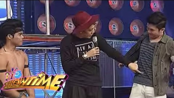 Vice Ganda and Vhong Navarro touches each others abs