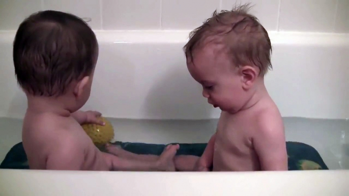 Baby Twins first bath together ♥♥