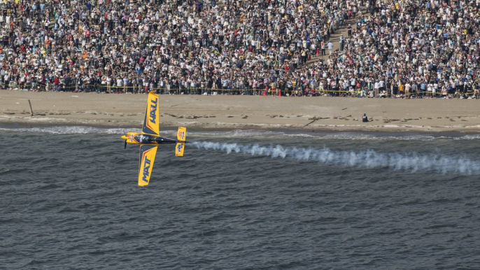 Red Bull Air Race 2015 Hits the Skies of Chiba Japan