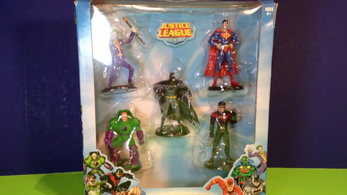 Justice League Collectible Figures Set!  5 Superhero figures including Batman, Joker and Superman!